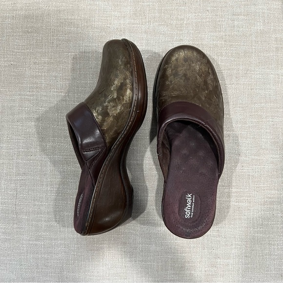 SoftWalk Metallic Bronze Madison Clog - Picture 2 of 9